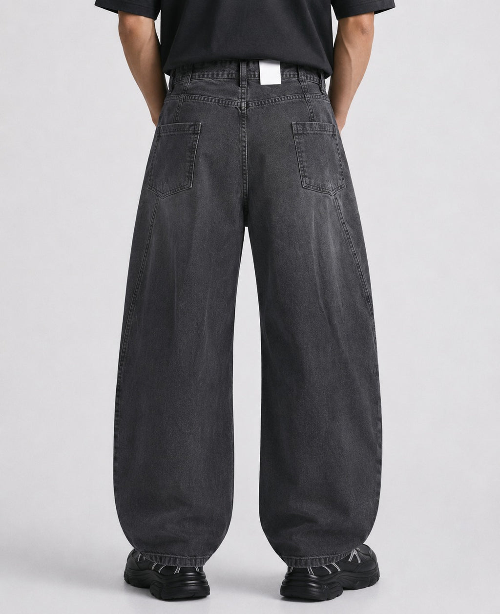 Arc-Panel Baggy Washed Jeans